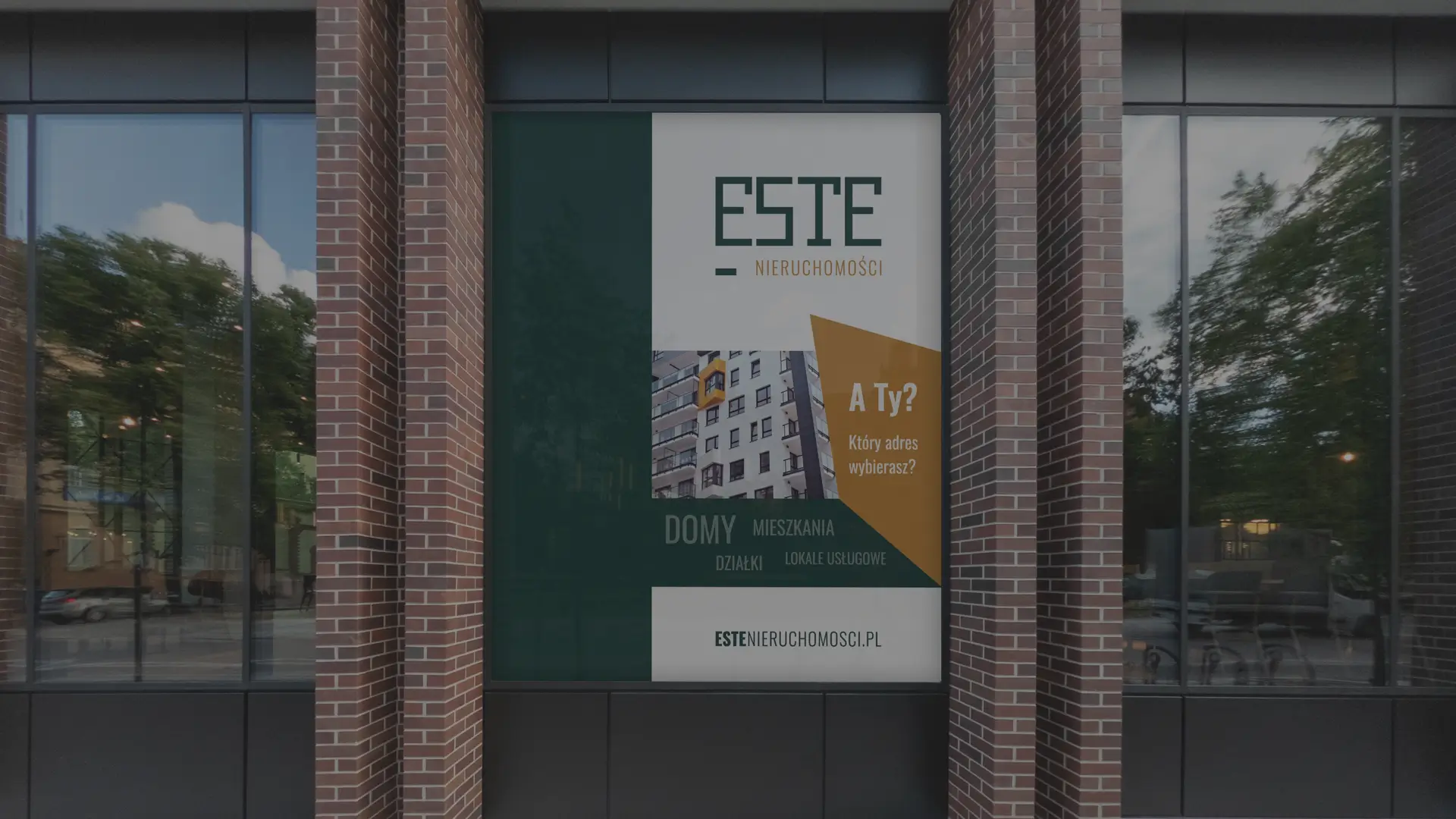 Oklejenie witryny - wizualizacja reklamy zewnętrznej dla agencji Este Nieruchomości.