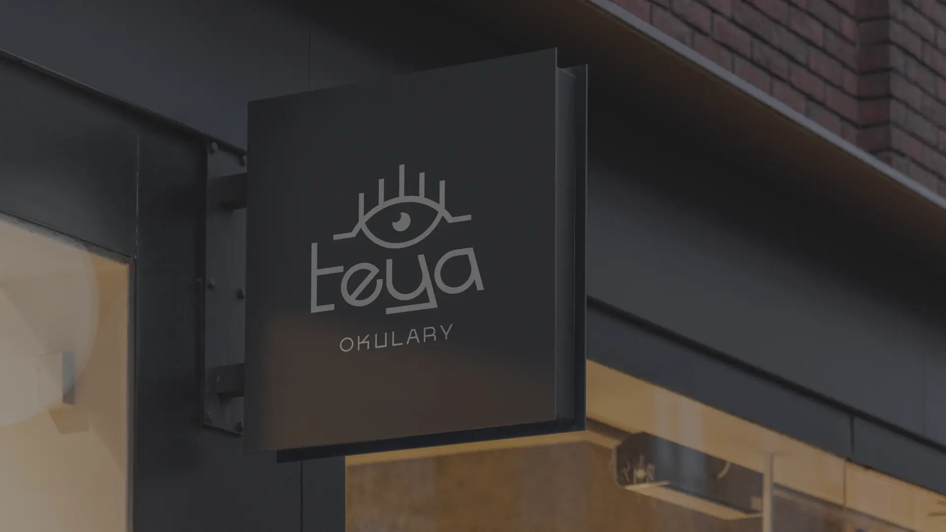 Projekt logotypu Teya Okulary na kasetonie reklamowym - wizualizacja.